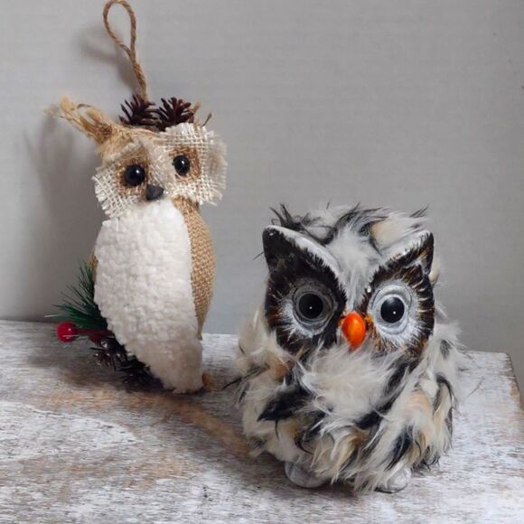 2 Owl Figurines One with Hanger - Picture 1 of 10